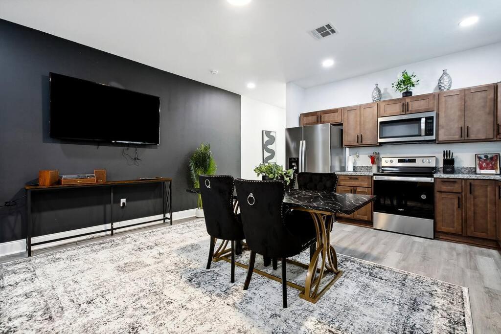 Elegant 5br Getaway In Nola Apartment *